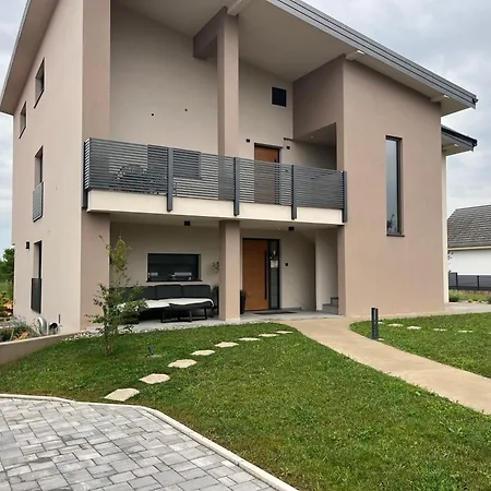 מלון דירות Wally 4*