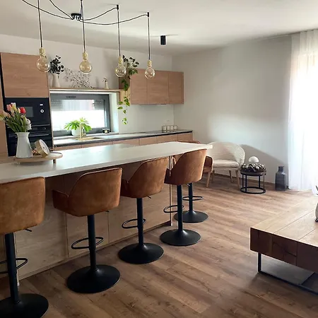 Wally Ξενοδοχείο με διαμερίσματα Πτούι