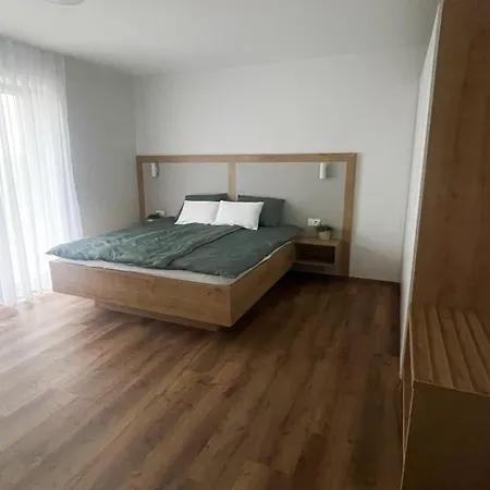 Ξενοδοχείο με διαμερίσματα Wally